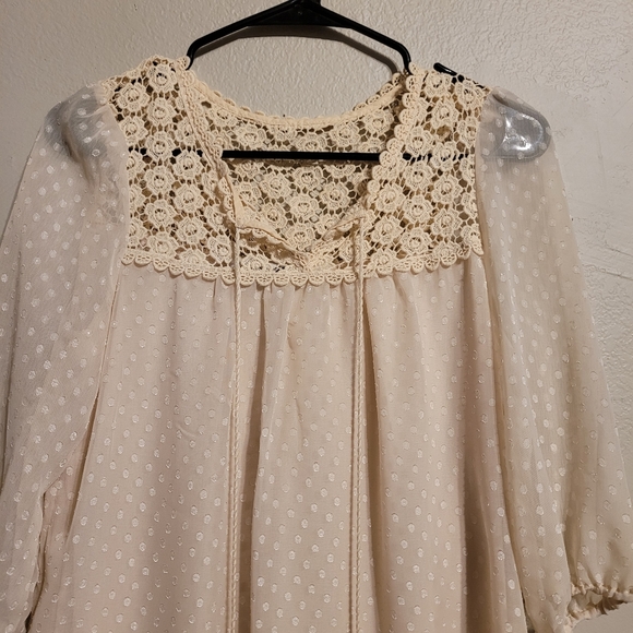 F21 Lace Textured Tunic Cream Colored - Picture 2 of 9